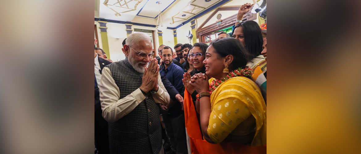Hon’ble Prime Minister Shri Narendra Modi received a warm and enthusiastic welcome from Indian community in Israel