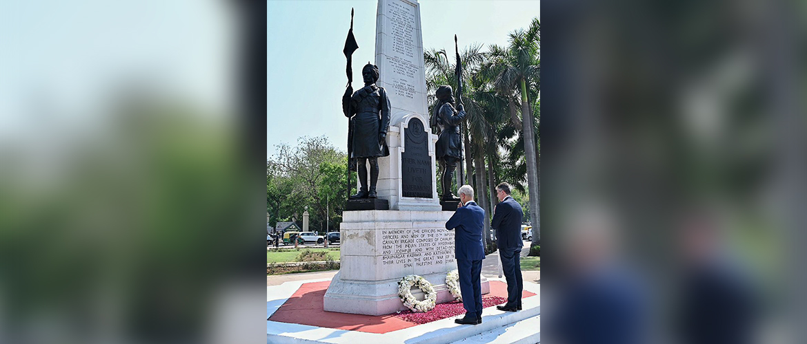  Israel's Foreign Minister paid homage at the Teen Murti Haifa Chowk.