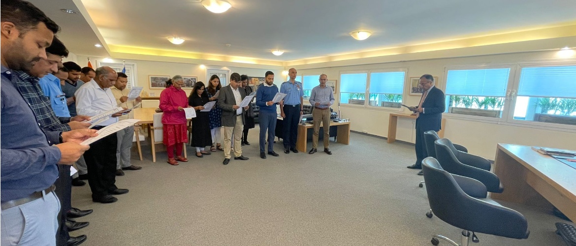  Amb Sanjeev Singla & officers of the Embassy read out the Preamble of the Indian Constitution to commemorate the makers of the Constitution for their steadfastness & foresight that gave us this living document in 1949.